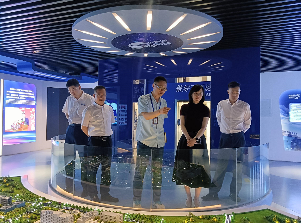 光大银行访问团一行到赏金国际参观洽谈  